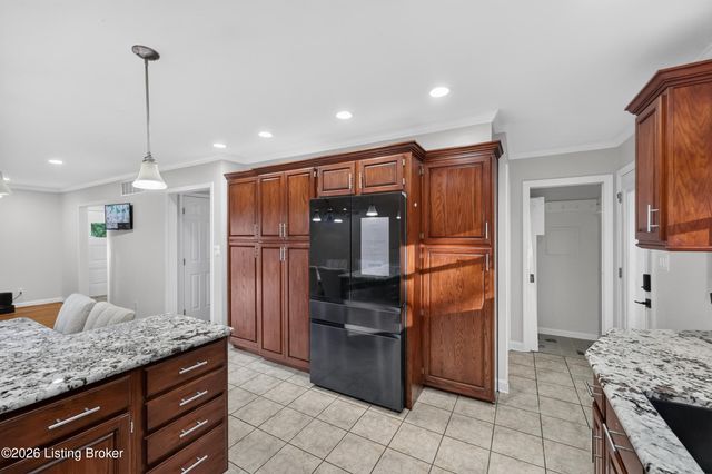 8111& 8113 Acme Way, Louisville, KY 40219