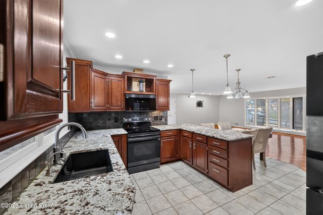 8111& 8113 Acme Way, Louisville, KY 40219