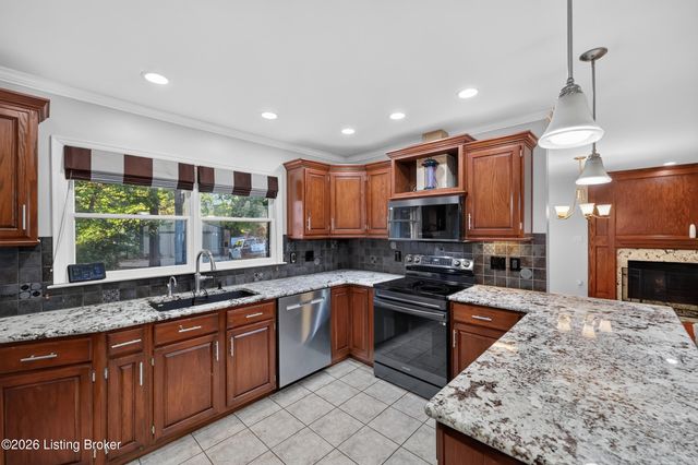 8111& 8113 Acme Way, Louisville, KY 40219