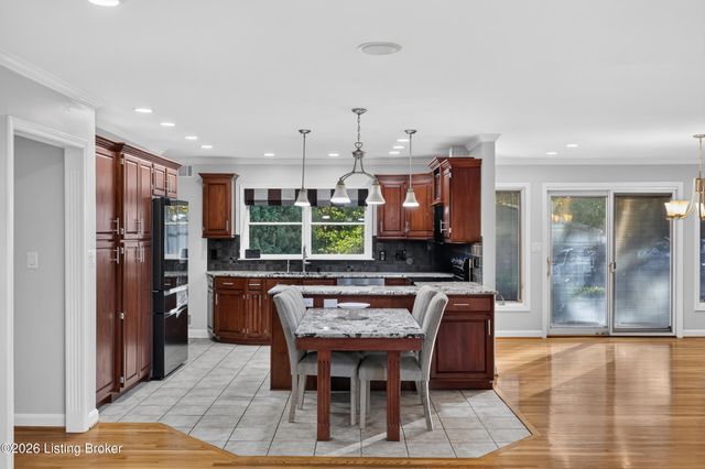 8111& 8113 Acme Way, Louisville, KY 40219