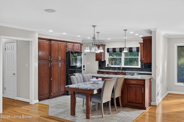 8111& 8113 Acme Way, Louisville, KY 40219
