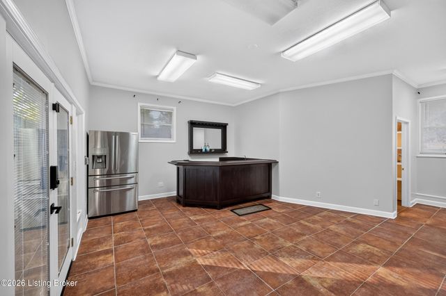 8111& 8113 Acme Way, Louisville, KY 40219