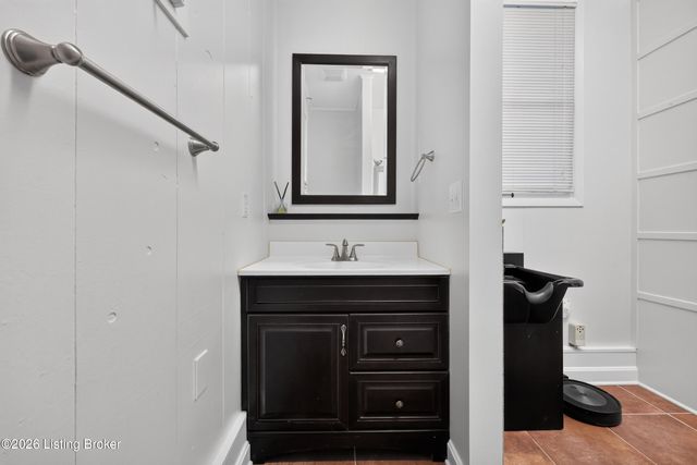 8111& 8113 Acme Way, Louisville, KY 40219