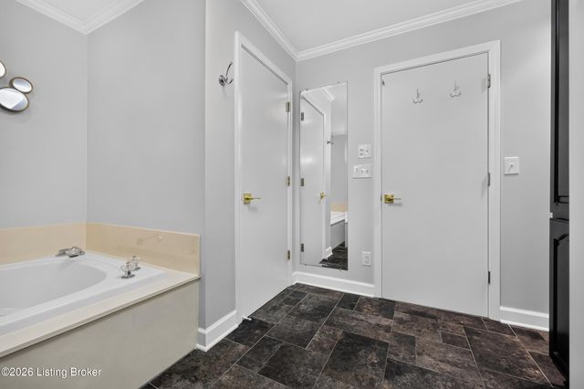 8111& 8113 Acme Way, Louisville, KY 40219