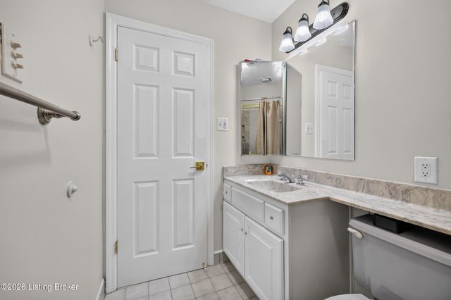 8111& 8113 Acme Way, Louisville, KY 40219