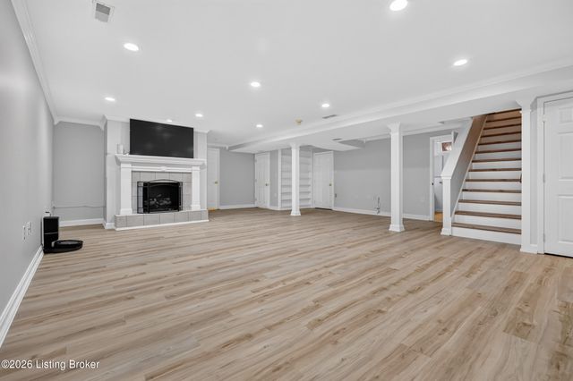 8111& 8113 Acme Way, Louisville, KY 40219