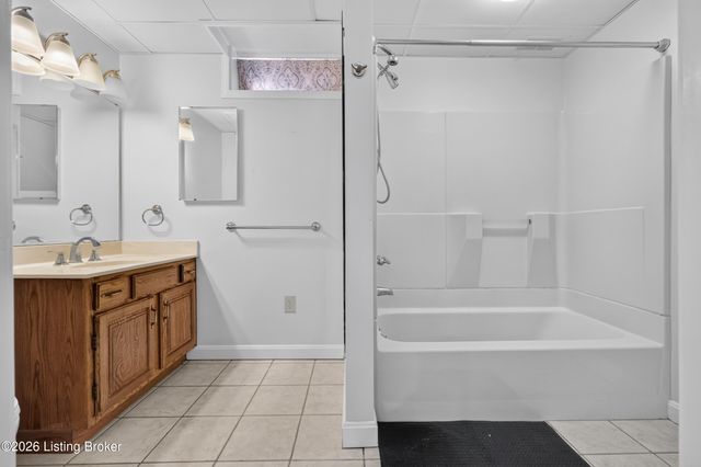8111& 8113 Acme Way, Louisville, KY 40219