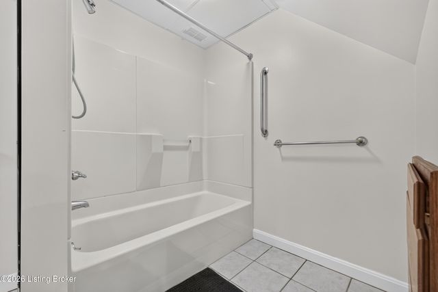 8111& 8113 Acme Way, Louisville, KY 40219
