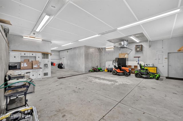 8111& 8113 Acme Way, Louisville, KY 40219