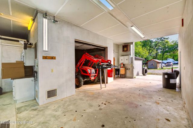 8111& 8113 Acme Way, Louisville, KY 40219