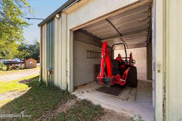 8111& 8113 Acme Way, Louisville, KY 40219