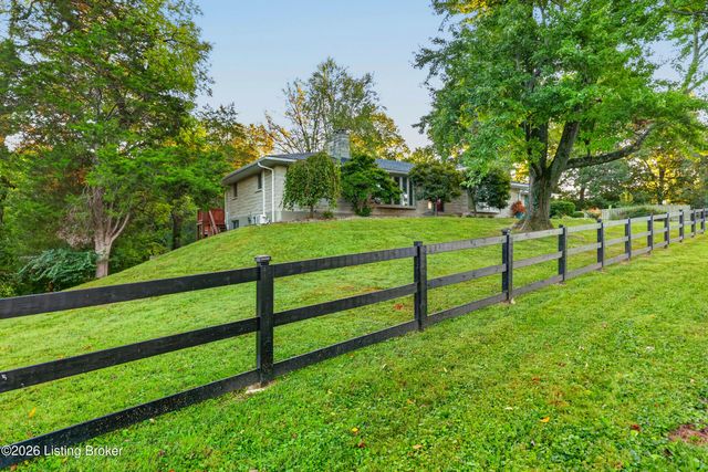 8111& 8113 Acme Way, Louisville, KY 40219