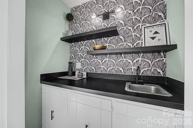 7911 Charter Oak Lane, Charlotte, NC 28226