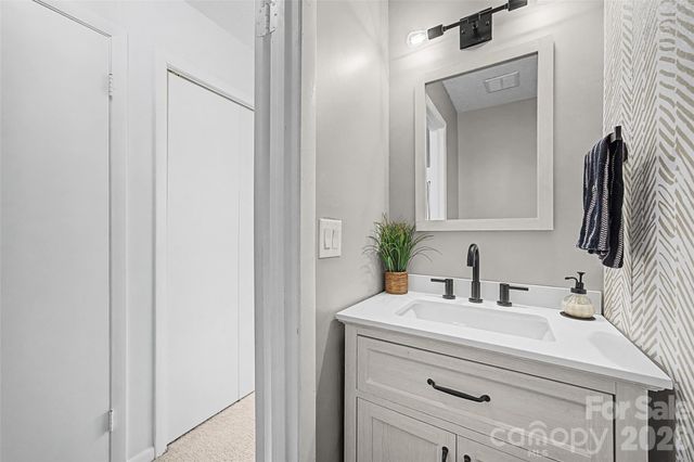 7911 Charter Oak Lane, Charlotte, NC 28226