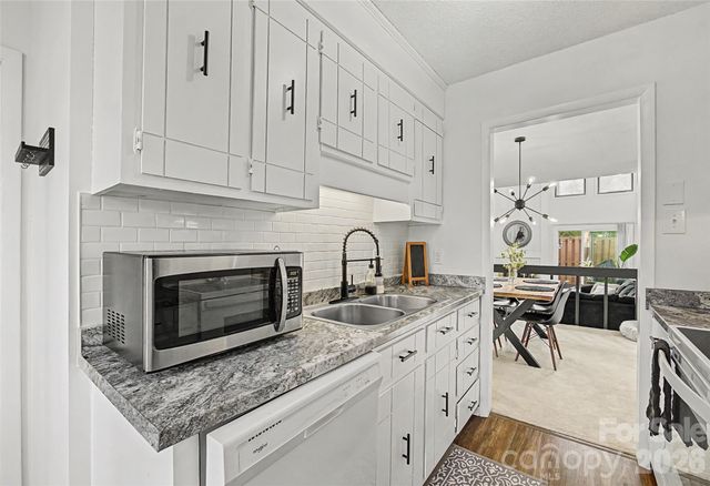 7911 Charter Oak Lane, Charlotte, NC 28226