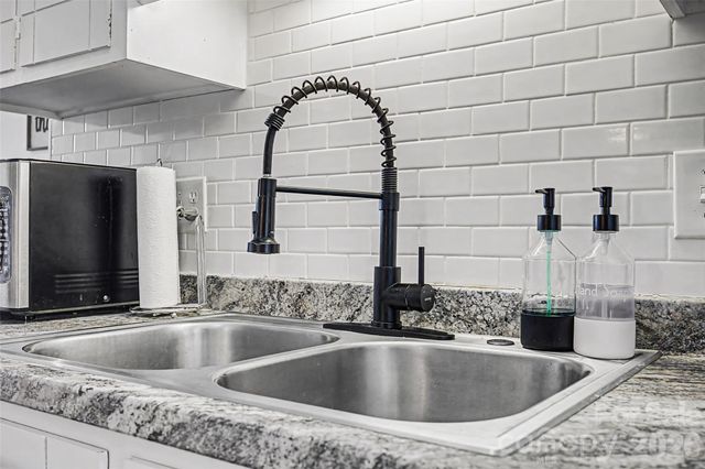 7911 Charter Oak Lane, Charlotte, NC 28226