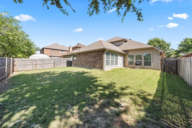 624 Hutchins Drive, Crowley, TX 76036