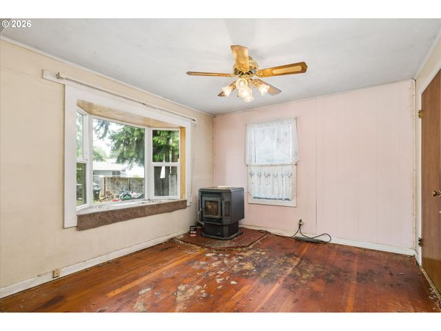 940 W M St, Springfield, OR 97477