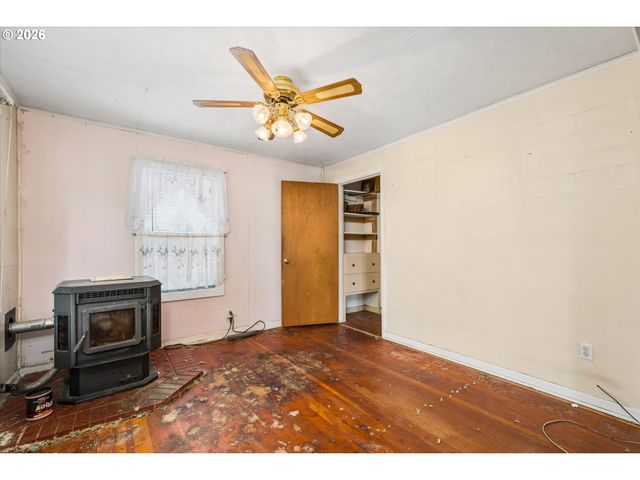940 W M St, Springfield, OR 97477