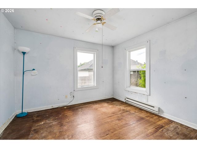 940 W M St, Springfield, OR 97477
