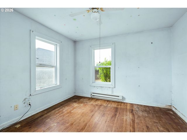 940 W M St, Springfield, OR 97477