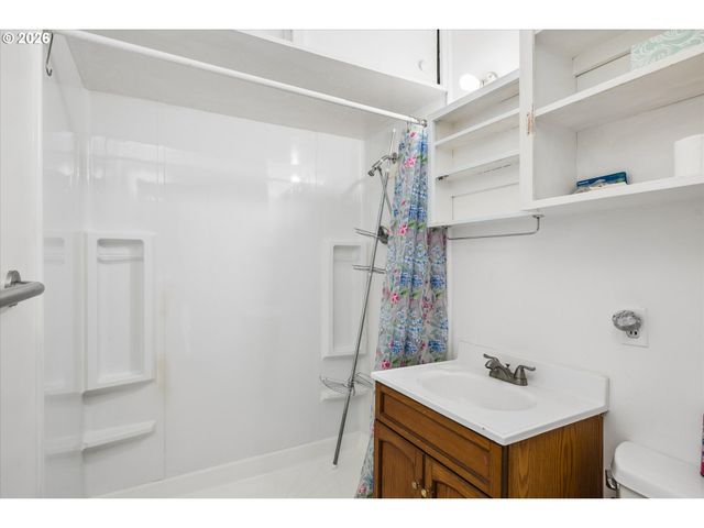940 W M St, Springfield, OR 97477