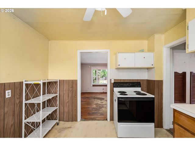 940 W M St, Springfield, OR 97477
