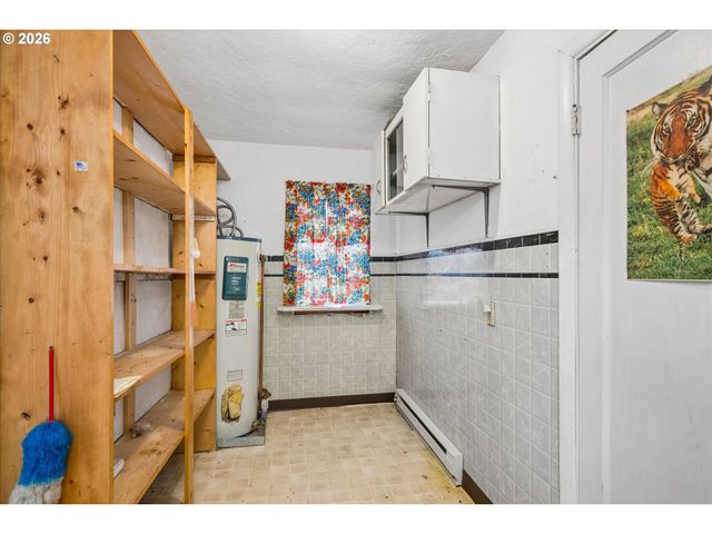 940 W M St, Springfield, OR 97477
