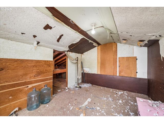 940 W M St, Springfield, OR 97477