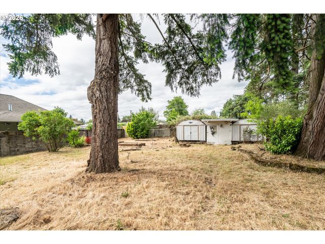 940 W M St, Springfield, OR 97477