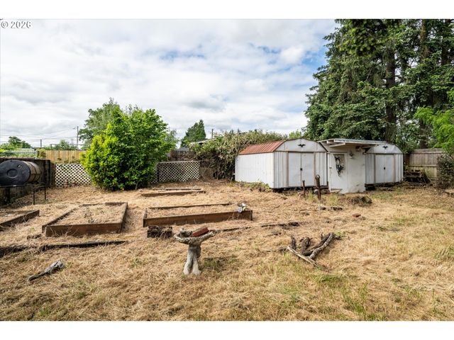 940 W M St, Springfield, OR 97477