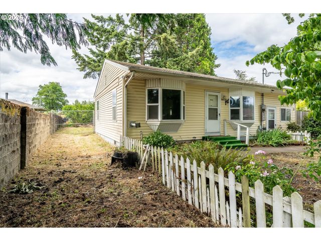940 W M St, Springfield, OR 97477