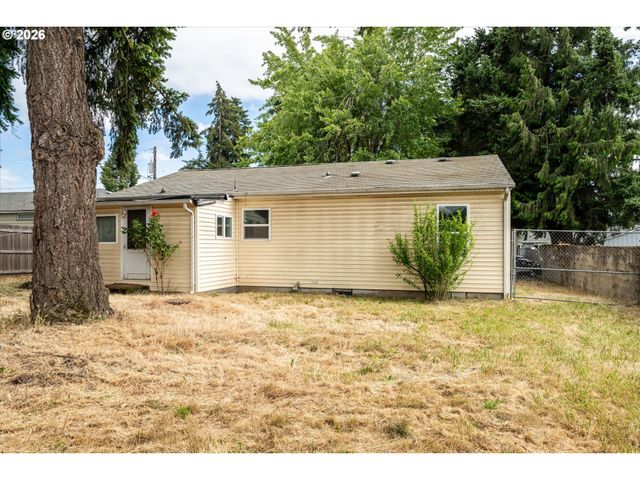 940 W M St, Springfield, OR 97477