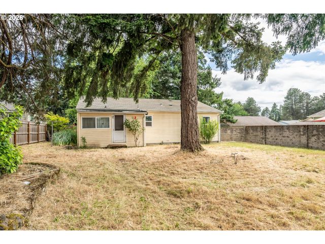 940 W M St, Springfield, OR 97477
