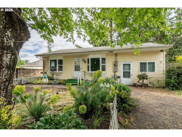 940 W M St, Springfield, OR 97477