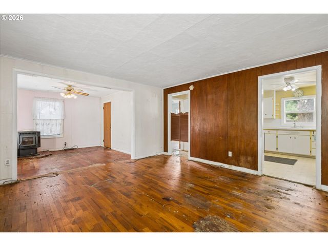 940 W M St, Springfield, OR 97477