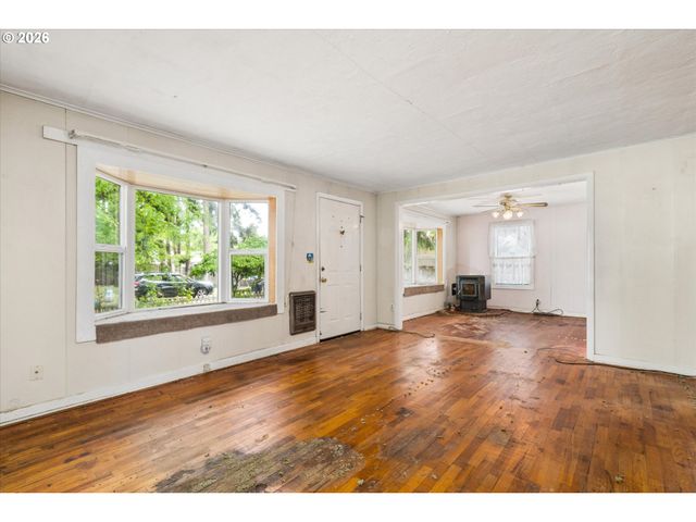 940 W M St, Springfield, OR 97477