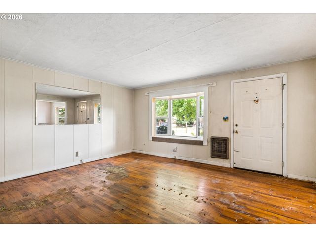 940 W M St, Springfield, OR 97477