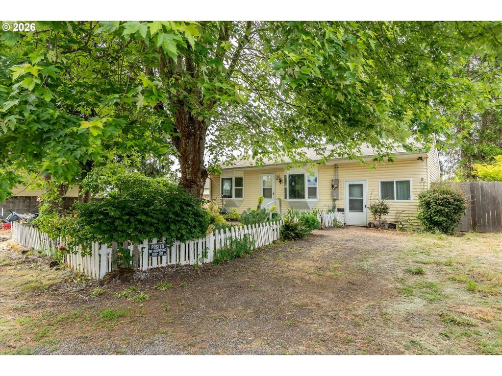 940 W M St, Springfield, OR 97477