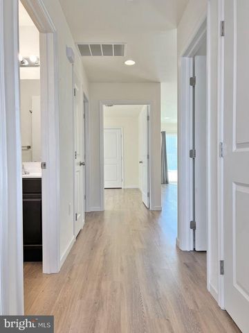 26 PACIFIC AVE, Milroy, PA 17063