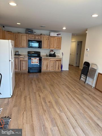 26 PACIFIC AVE, Milroy, PA 17063