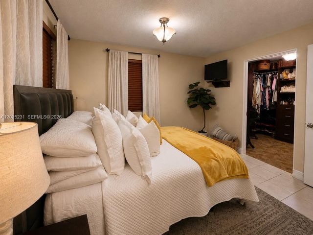 11425 SW 43rd Ter, Miami, FL 33165