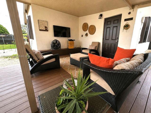 11425 SW 43rd Ter, Miami, FL 33165
