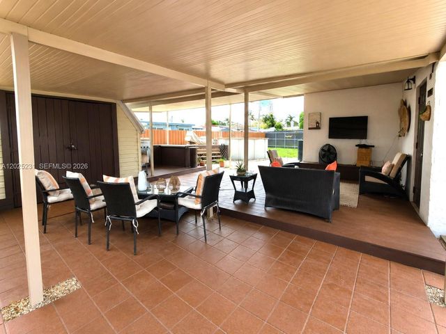 11425 SW 43rd Ter, Miami, FL 33165