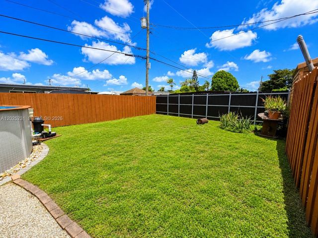 11425 SW 43rd Ter, Miami, FL 33165