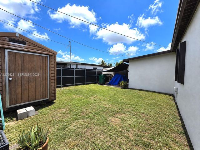 11425 SW 43rd Ter, Miami, FL 33165