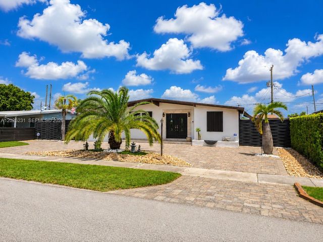 11425 SW 43rd Ter, Miami, FL 33165