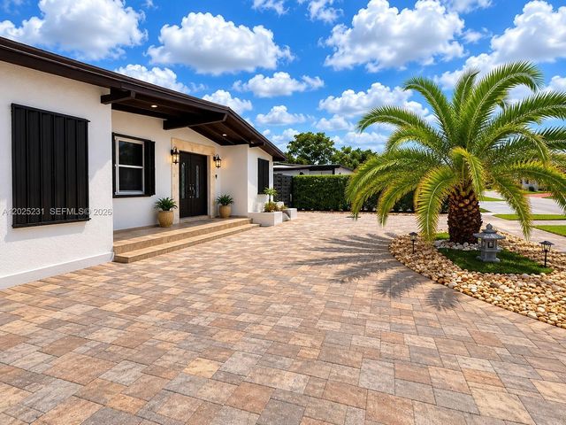 11425 SW 43rd Ter, Miami, FL 33165