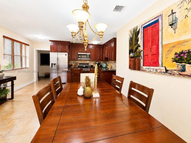 11425 SW 43rd Ter, Miami, FL 33165