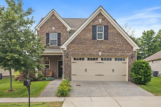 341 Lola Ln, Cottontown, TN 37048